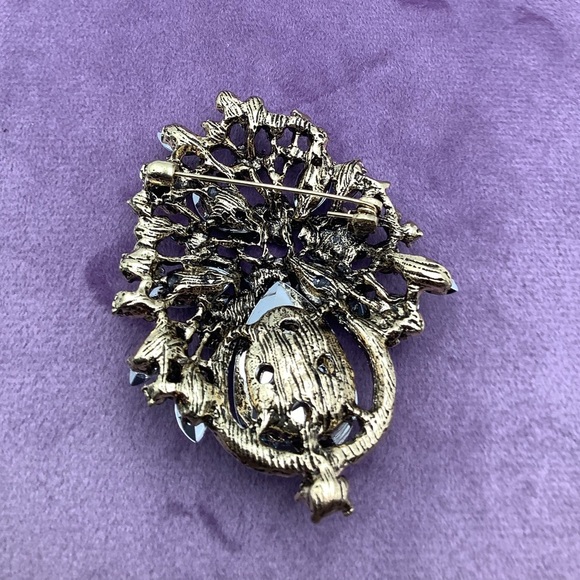 Floral Elegance Blue and Green Gemstone Brooch - Picture 4 of 6